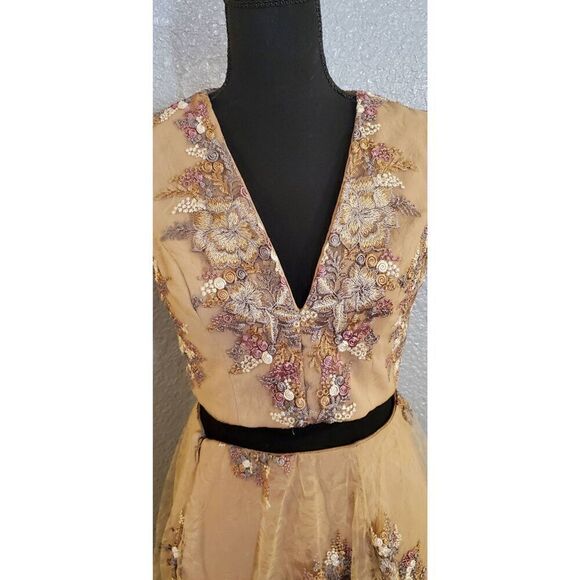 Dress the Population Juliana Floral Embroidered 2-Piece Set‎ Top & Skirt - Picture 6 of 16